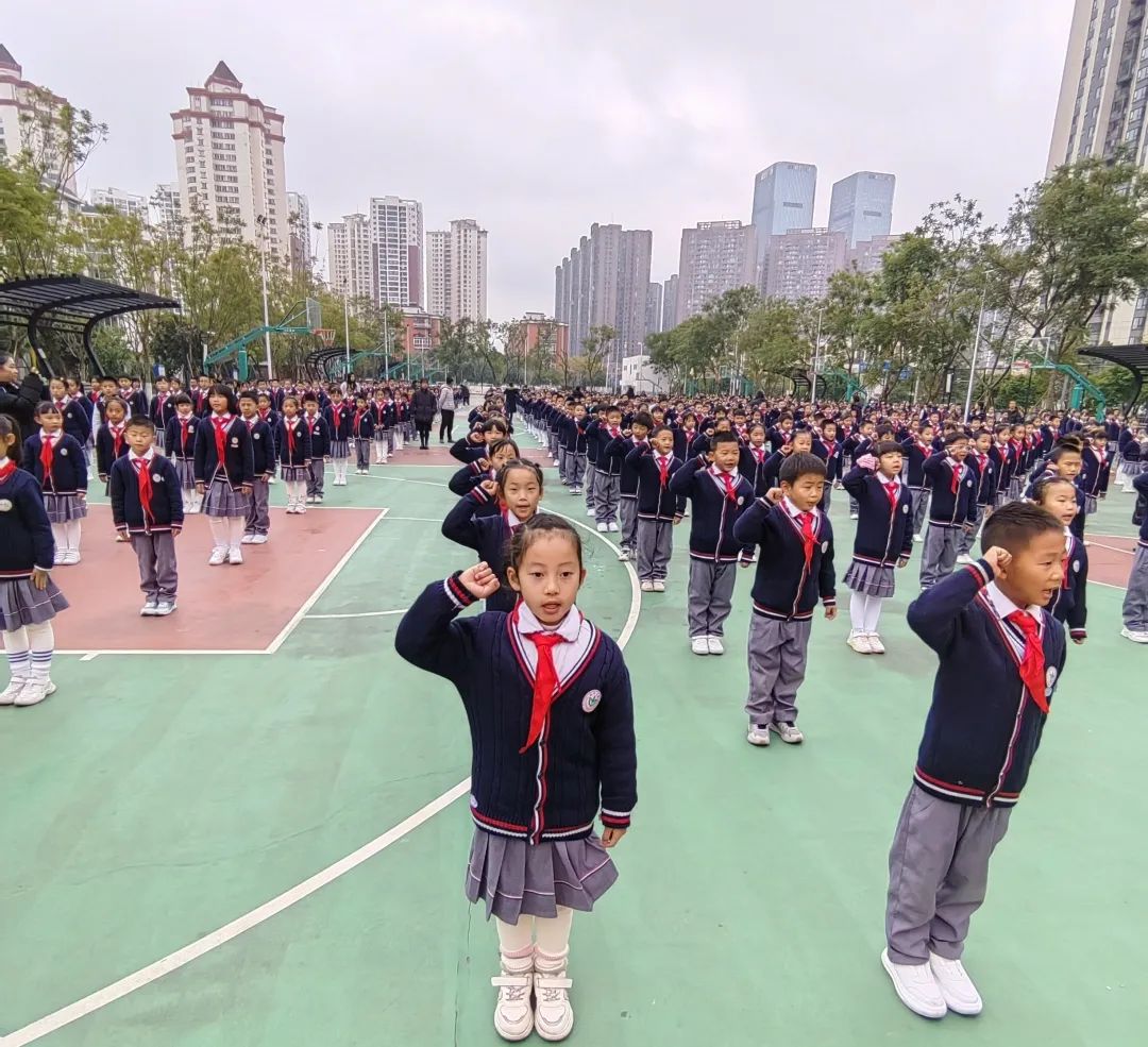 五华区红云小学:红领巾在飘扬