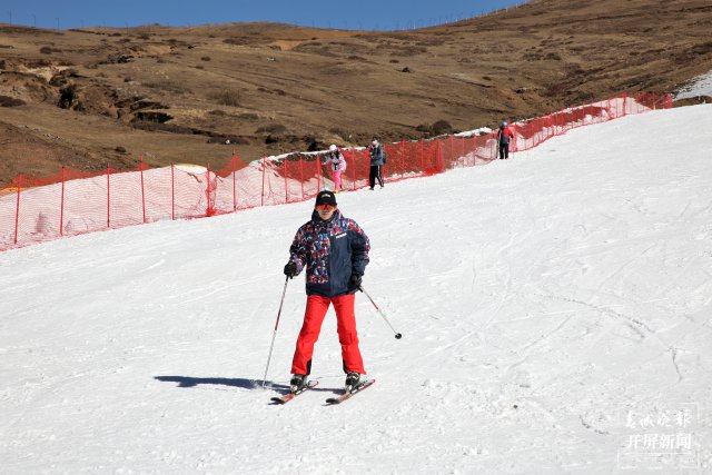 会泽大海草山滑雪旅游度假区“开板”营业