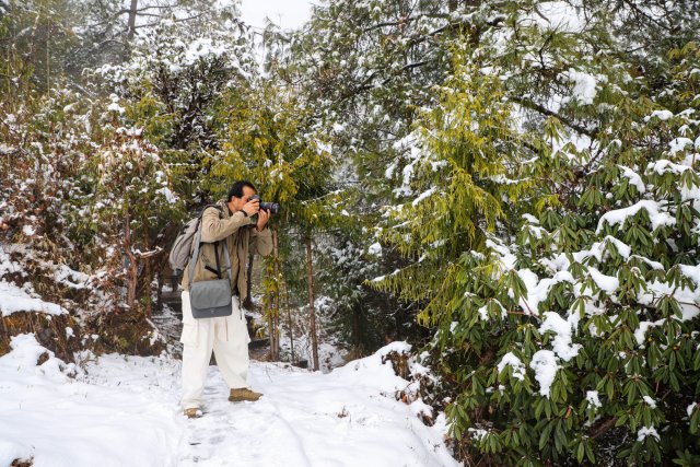 摄影师拍摄雪景 劳海山摄.jpg