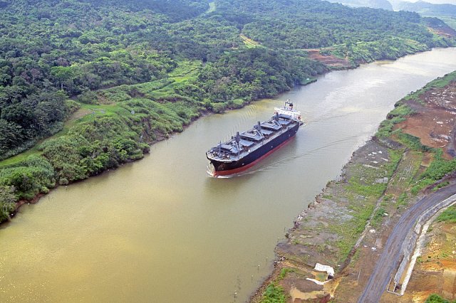 因缺水限行拍卖船位 巴拿马运河2023财年收入增长近15%