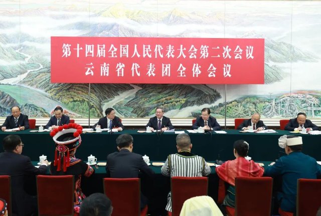 3月5日，中共中央政治局常委、国务院总理李强来到他所在的云南代表团，同代表们一起审议政府工作报告。新华社记者 王晔 摄