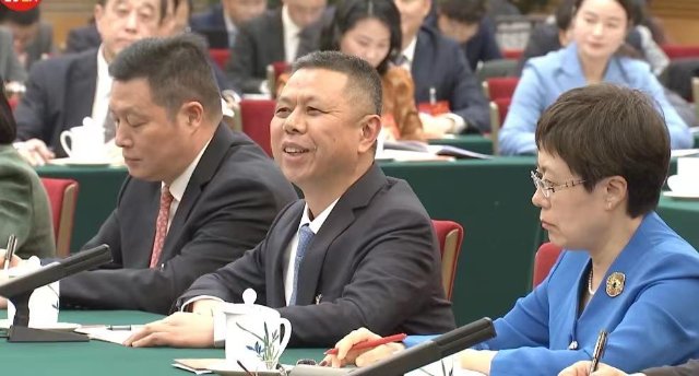 习近平两会时刻丨因地制宜，向“新”而行3.jpg