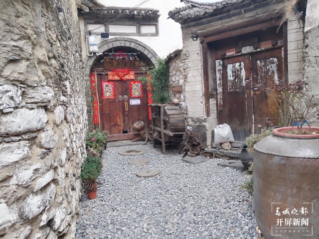 藏在深巷子里的赵家小家。（采访传编辑）美好生活在云南 藏在古镇里的赵家小院（有视频）.jpg