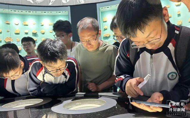 昆一中晋宁学校学子赴抚仙湖开展劳动与古生物遗址研学活动
