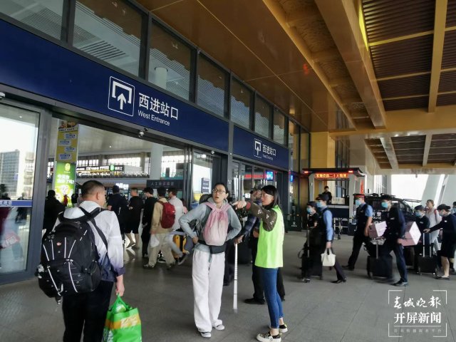 “五一”服务保障提质增效 昆明南站护航旅客暖心出行
