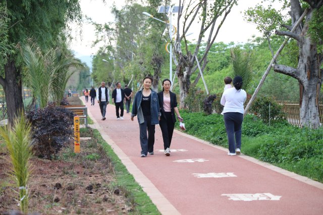 美好生活在云南大理永平：滨河湿地美 人在画中游6.JPG