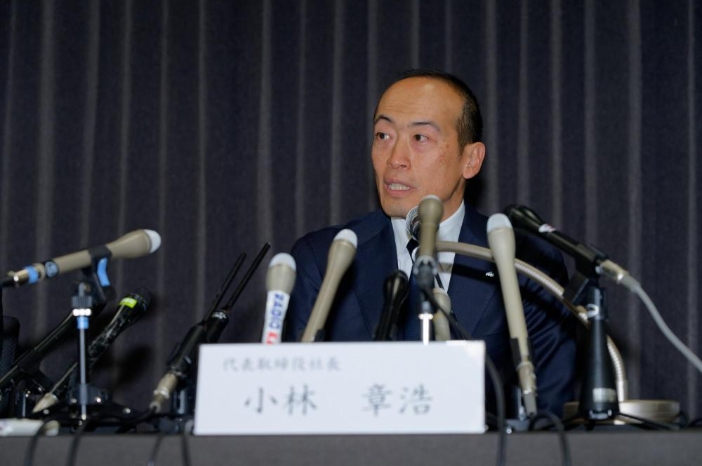 3月29日，小林制药公司社长小林章浩在日本大阪举行的新闻发布会上讲话。新华社记者张笑宇摄.png