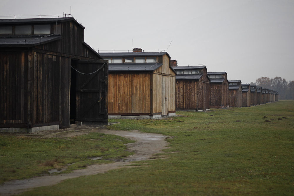 这是奥斯威辛集中营的木制监舍（摄于2012年11月9日）。新华社记者周磊摄.jpg