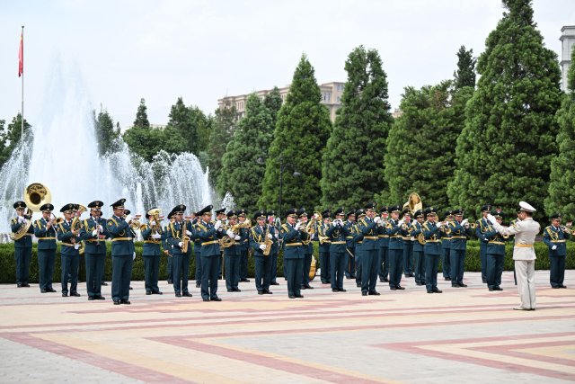 图片快讯丨习近平在杜尚别出席塔吉克斯坦总统拉赫蒙举行的欢迎仪式