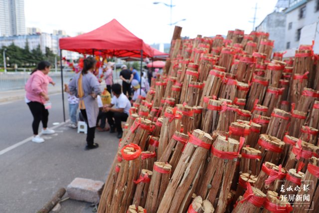 (采访传编辑 视频)火把节必须的火把背后，还有这些故事→6.jpg