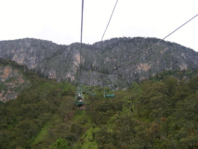 格姆女神山-索道.jpg